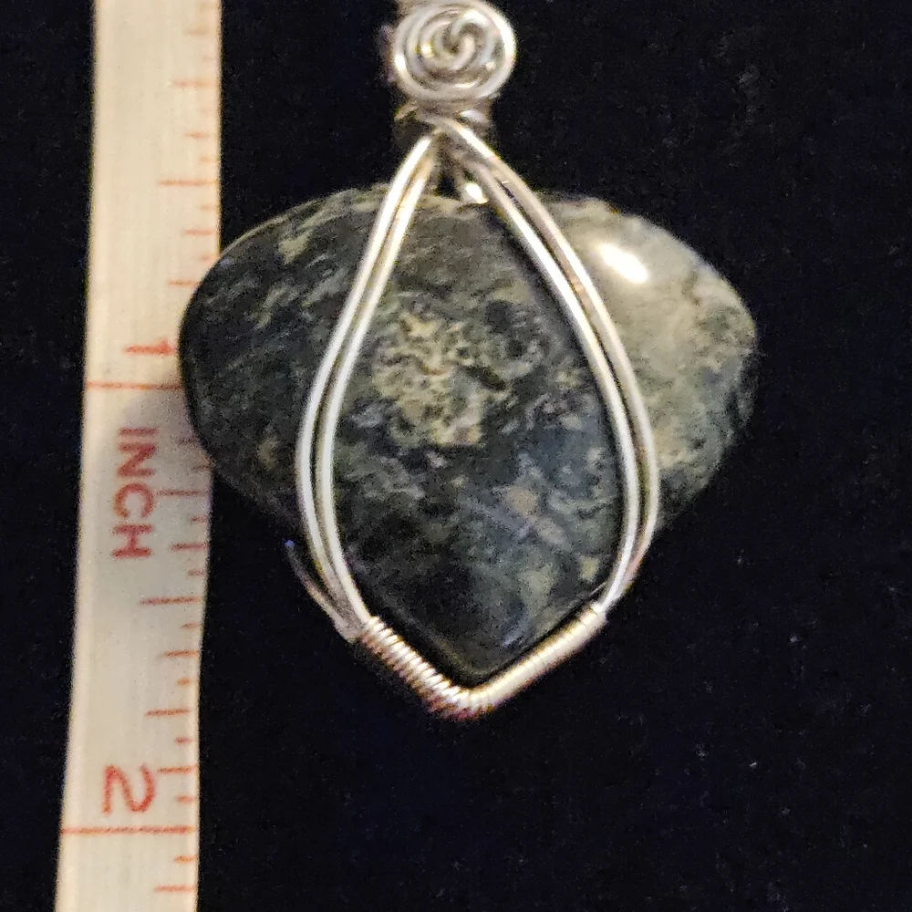 Kambaba Jasper, Crocodile Jasper Hand Made Wire Wrapped Heart Shaped With Rose - Picture 4 of 4